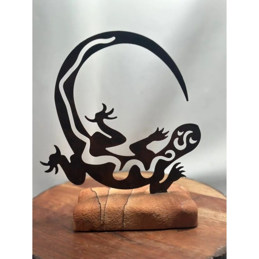 Metal Gecko Lizard displayed on Arizona Sandstone
